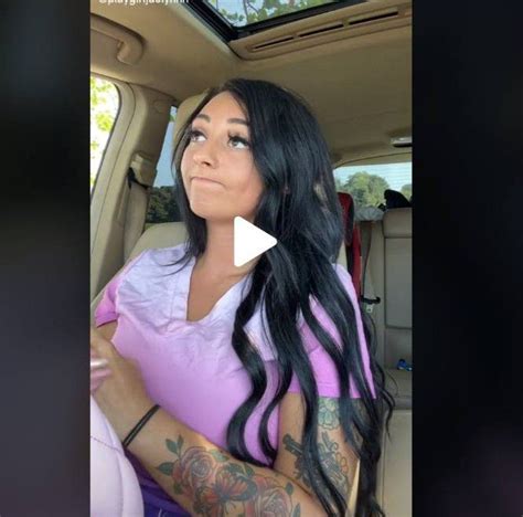 Perawat Ini Dipecat Gara-Gara Ketahuan Bikin Konten OnlyFans oleh Salah