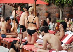 Margot Robbie Black Bikini On Set Of Focus In Buenos Aires Argentina Phun