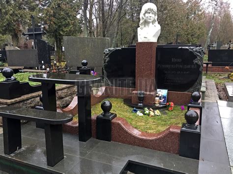 Гранитные цветники на кладбище: цена, фото, изготовление Украина