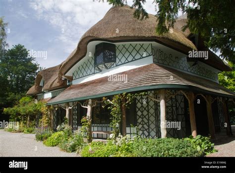 Swiss Cottage Ireland Hi Res Stock Photography And Images Alamy
