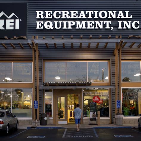 SportsCenter Anchor Breaks Silence on His Departure From ESPN - Men's