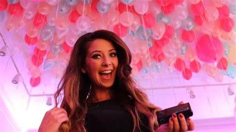 Zoella First Uk Female To Reach Million Subs On Youtube