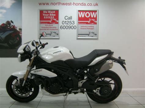 Triumph Speed Triple Naked White Brembo