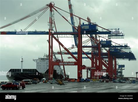 Burnt Out Container Ship Msc Fotograf As E Im Genes De Alta Resoluci N