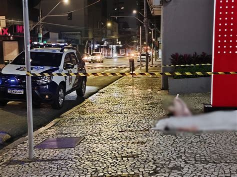 Mulher é morta facada no pescoço durante briga marido