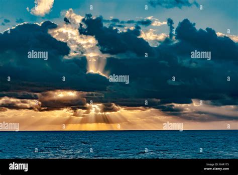 Golden Rays Of Setting Sun Hi Res Stock Photography And Images Alamy