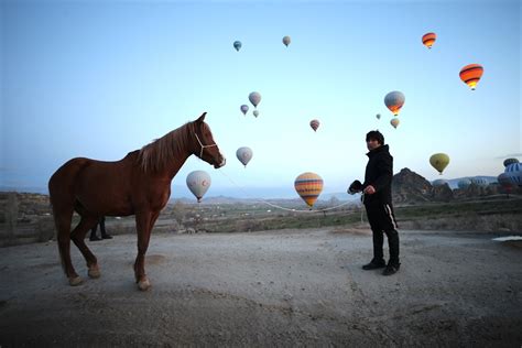 Kapadokya Da Ilkbahar S Cak Hava Balon Turlar Yeniden Ba Lad