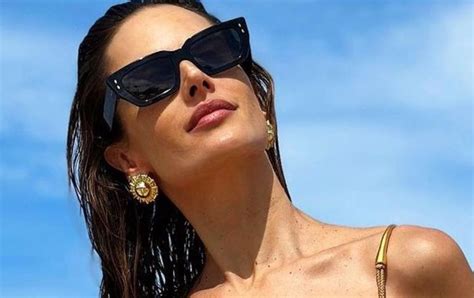 Wrzuci A Fotki Z Pla Y W O Y A Bikini Do G Ry Nogami