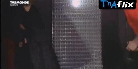 Sarah Catherine Hook Lesbian Butt Scene In First Kill Elizabeth Mitchell Tnaflix