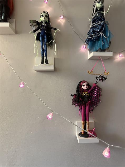 Any ideas on how to hang dracs hat? Like I hung Frankie’s mask? : r ...