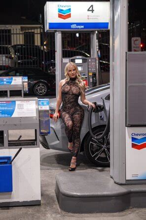 SlimThick Vic Af Porn Pic