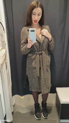 Locker Room And Funny Naked Girl Scrolller