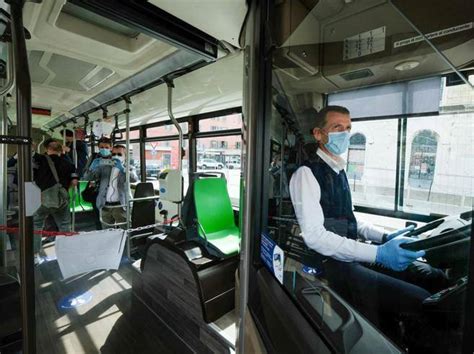 Coronavirus a Brescia Fase 2 così si torna su bus e metro ma