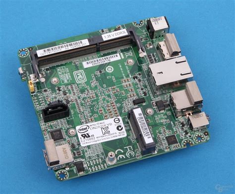 Intel NUC mit Bay Trail im Test: 4-Watt-Mini-PC für 115 Euro - ComputerBase