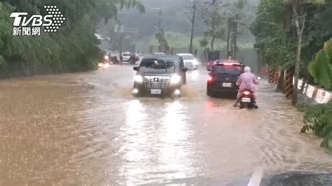 午後大雷雨狂炸5縣市 南投竹山車道變河道│暴雨│積水│雷擊│tvbs新聞網