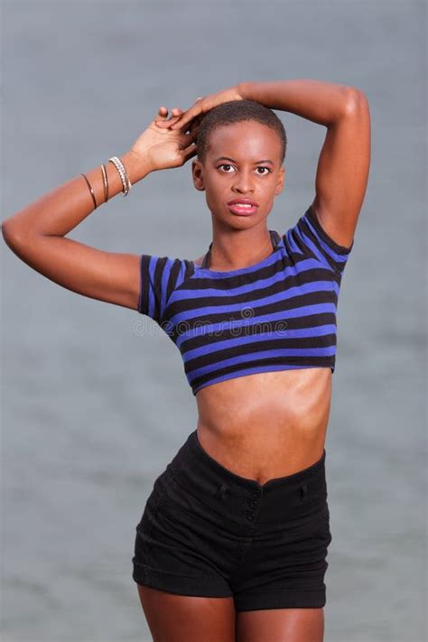 Modelo Del Bikini En La Playa Foto De Archivo Imagen De Salud Playa