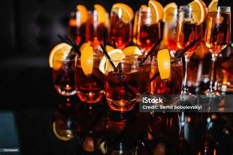 pilihan minuman beralkohol set anggur brendi minuman keras minuman