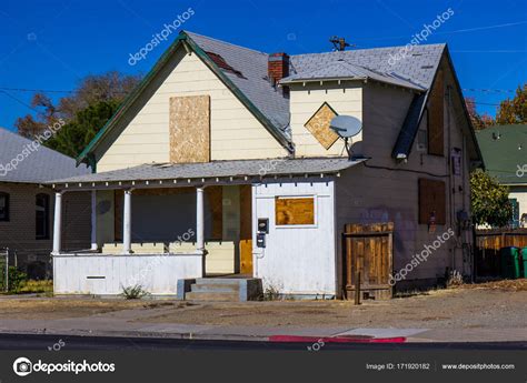 Old Boarded Up Home Lost To Foreclosure Stock Photo By ©weezybob5 171920182