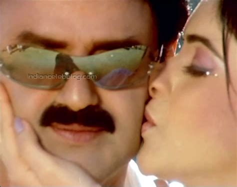 Asin Telugu Actress Ln3 5 Hot Romance Kiss Hd Caps Indiancelebblog
