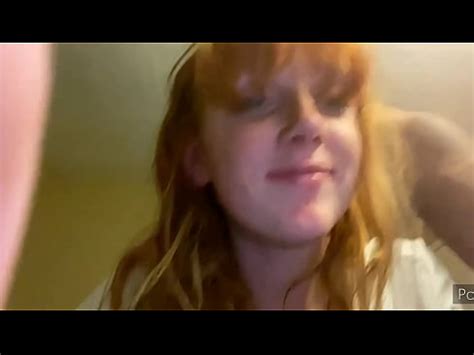 Sexy petite milf se fait baiser par derrière XVIDEOS