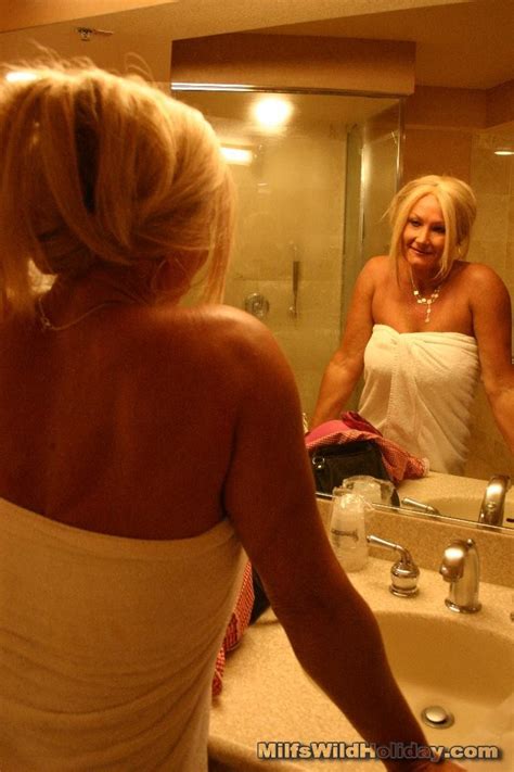 Horny Bigtit Milf Suck And Rides A Hard Cock In Bed Porn Pictures XXX Photos Sex Images