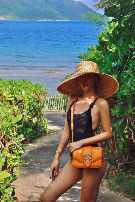 Tuy N T P Nh Tiktoker Kh Nh Linh Bikini Sexy Si U P