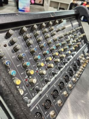 Gear Hunter | Yorkville Sound Powered Mixer M810