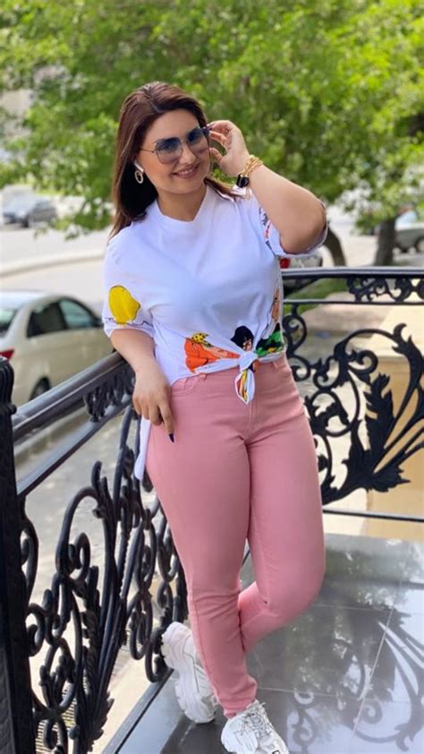 Hot Sexy Sebnem Tovuzlu Bikini Pics