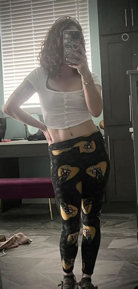 Tight Belly Babe Needs Your Attention Scrolller