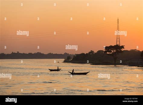 Boats on the Irrawaddy river, Burma Stock Photo - Alamy