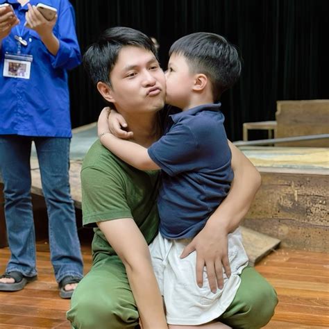 Ngoại hình bảnh bao giống bố như tạc của bé Mỡ con trai Điền cửu vạn và hot girl đình đám thời