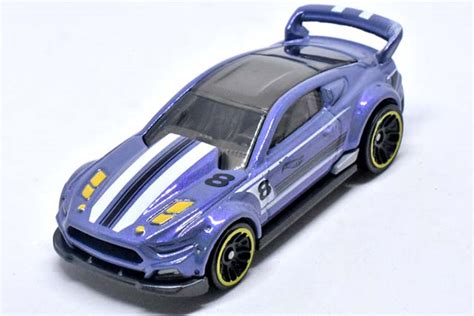 CUSTOM 15 FORD MUSTANGのレビューボンネットがリーモコちゃんのレーシングマスタング FJY69 Hot Wheels 情報まとめ ホットウィール にわかマニア
