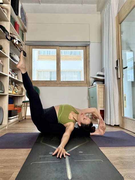 Hot mom Vbiz bầu 32 tuần mà như không bầu nhìn kĩ lắm mới nhận ra liệu có phải do bí mật này