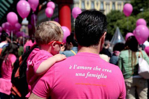 Negati I Diritti Ai Figli Delle Coppie Gay L Italia Come L Ungheria