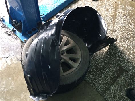 Купил и поставил передний правый подкрылок. — Mazda 3 (1G) BK, 1,6 л ...