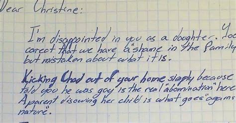 Esta madre echó de casa a su hijo gay tras salir del armario y su abuelo la deshereda con una