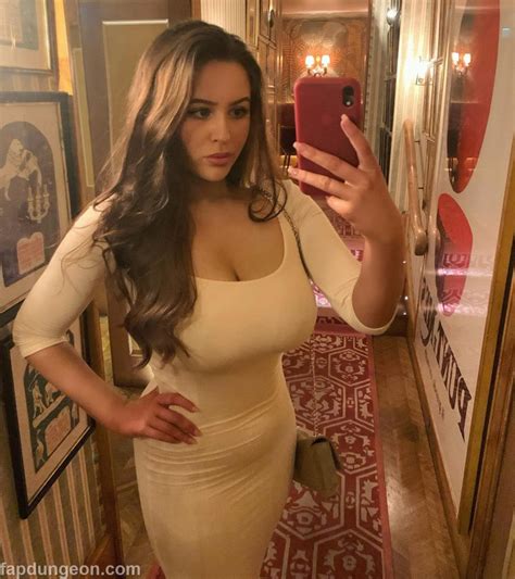 Simonegoodall Busty Brunette With Perfect Body Fapdungeon