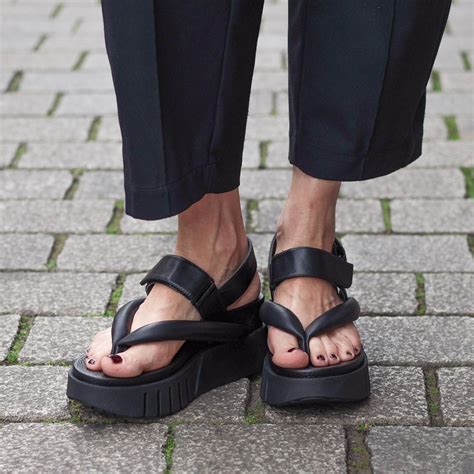 United Nude Delta Tong Damen Plateau Sandalen Schwarz Bei Mbaetz Bestellen