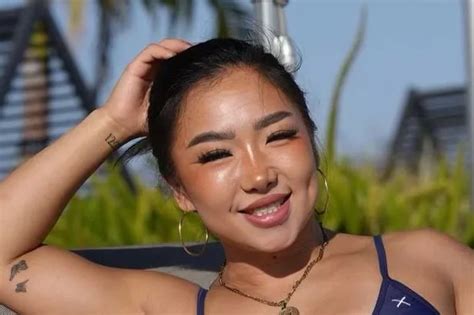 World S Sexiest Powerlifter Swaps Gym Wear For Bikini As She Soaks Up Sun Daily Star