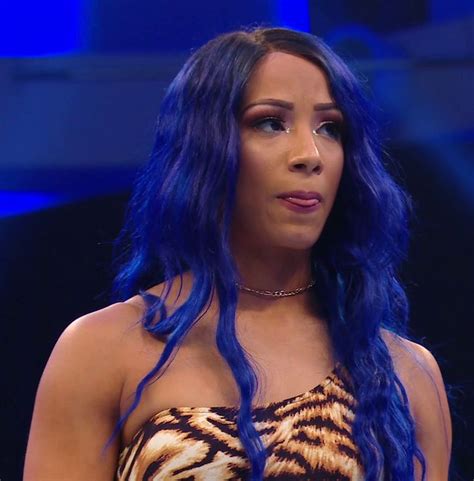 Hot Sasha Banks Scrolller