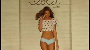 Daniela Lopez Shaking Her Ass On The Runway X Post From R OnStageGW
