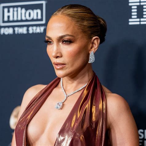 Lindsay Lohan Rocks Figurehugging Nude Look In Beverly Hills Ahead Of Freakier Friday Premiere