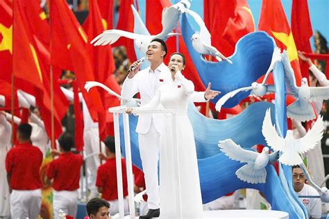 Toàn cảnh tranh cãi xoay quanh ca khúc Viết Tiếp Câu Chuyện Hoà Bình hot nhất dịp 30 4