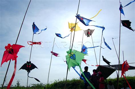 penjual layangan antara foto