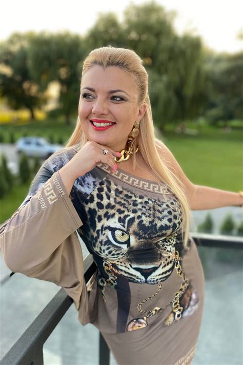 Charming Elena Y O From Khmelnitsky With Blonde Hair ID LadaDate