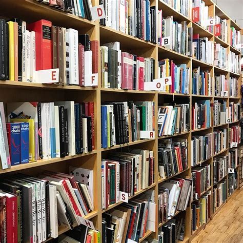 Это не библиотека, это я вечеру дошла до книжного, где пробыла почти до ...
