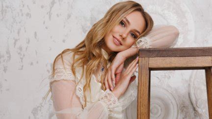 Model Red Lipstick Hand On Face Smiling Women Looking At Viewer Parted Lips Blonde White