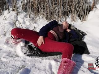 Snowy Frozen Pond Outdoor Clothed MILF Masturbation Beautiful Orgasm Visible Breath Pornhub