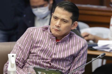 Sen Robin Uminit Ang Ulo Sa Pagpalakpak Ng Direktor Sa Hearing