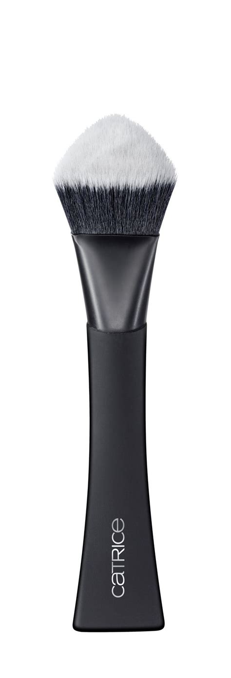 CATRICE. Треугольная кисть для пудры - Triangle Artist Powder Brush 010 ...